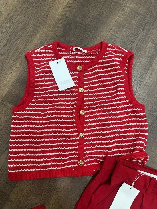 Zara Red High-Waist Wide-Leg Trousers and knit vest - Picture 4 of 7